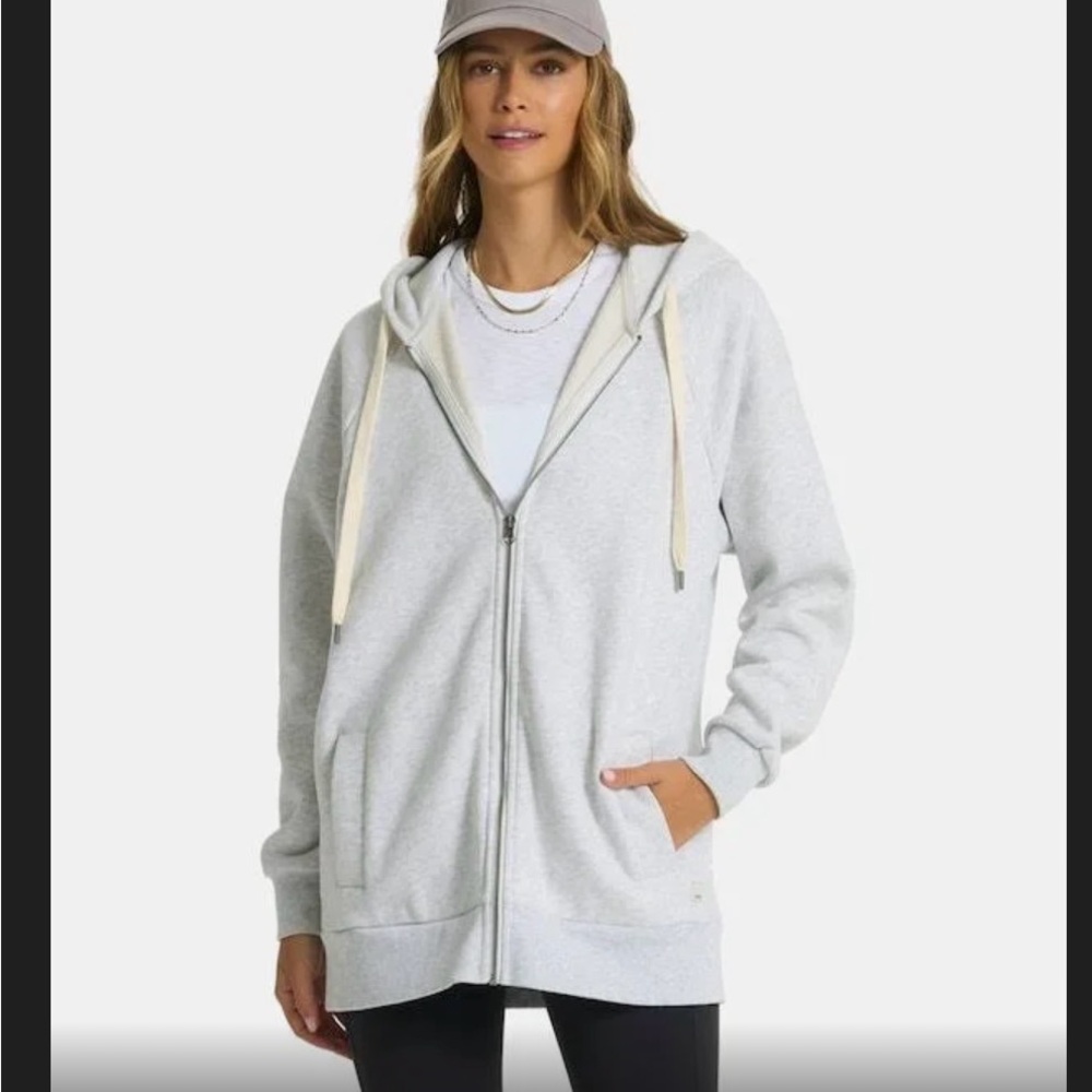 Vuori restore hoodie in light grey
